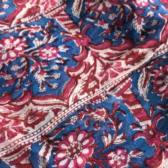 MILA Trends International Lightweight Breezy Shawl - Picture 10 of 14